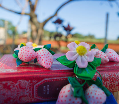 Presilha de cabelo Morangos Encantados das Neves (sem perfume)
